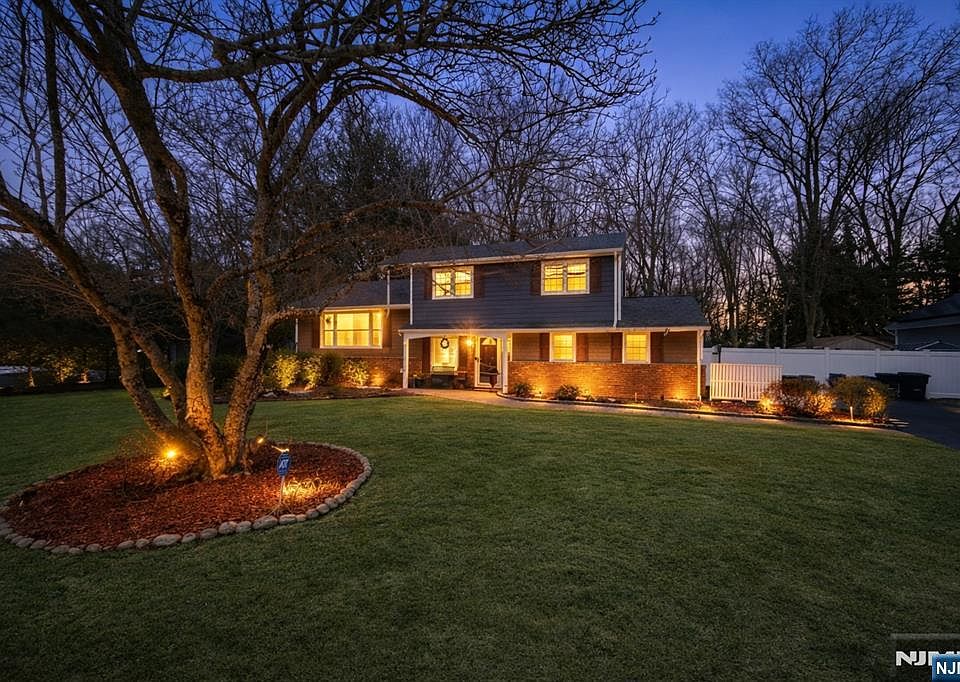 1st image of 46 Maria Dr