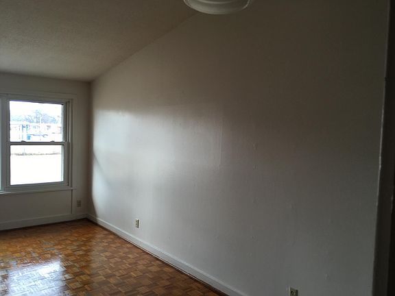 4th image of 5119 Village Ave
