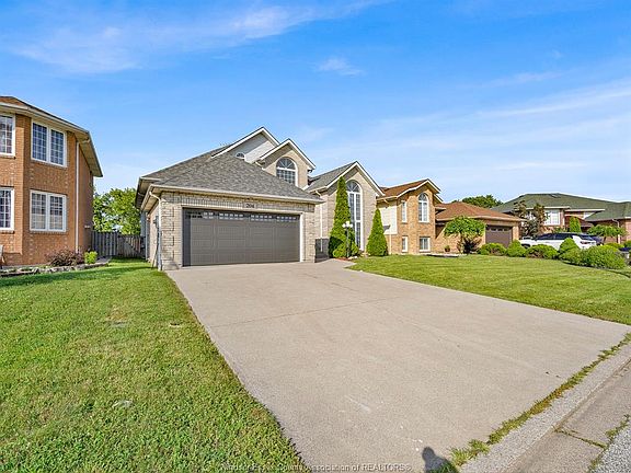 3rd image of 204 Hampton Cres