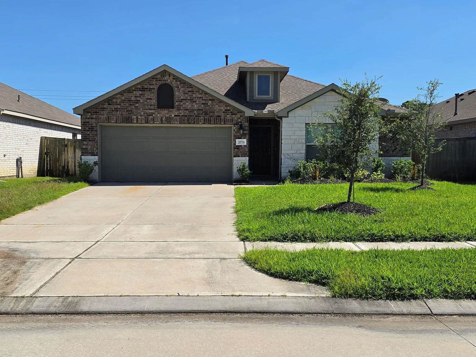 4 bed, 2.0 bath, 1720 sqft, $2,075 — Photo 3
