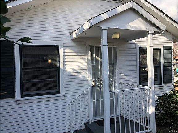2nd image of 1005 1/2 N Alameda Ave