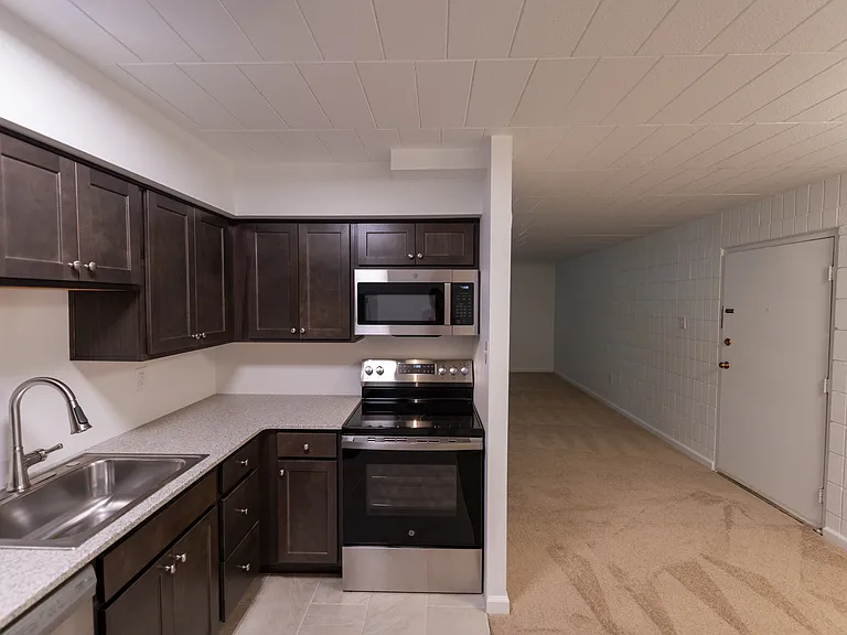 Durham Court Apartments — Photo 37