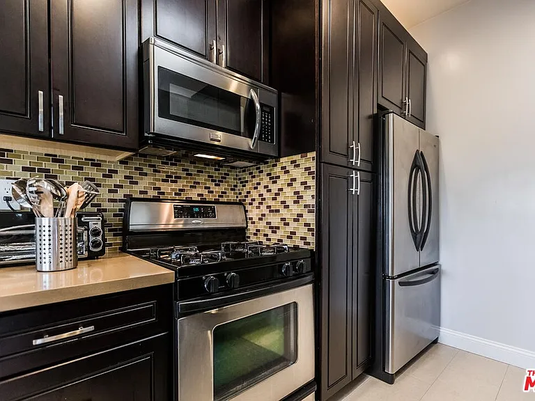 4409 Irvine Ave — Photo 9