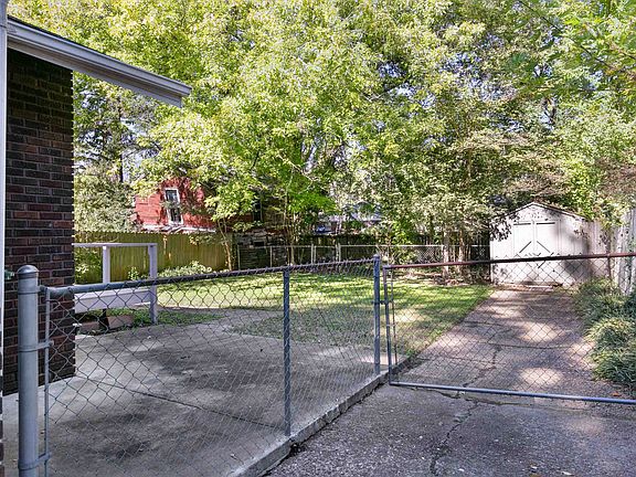 4th image of 427 Arlington Ave