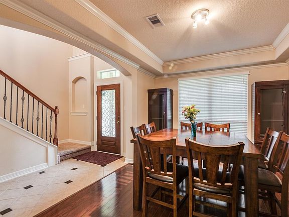 5th image of 9703 Crestwood Dr