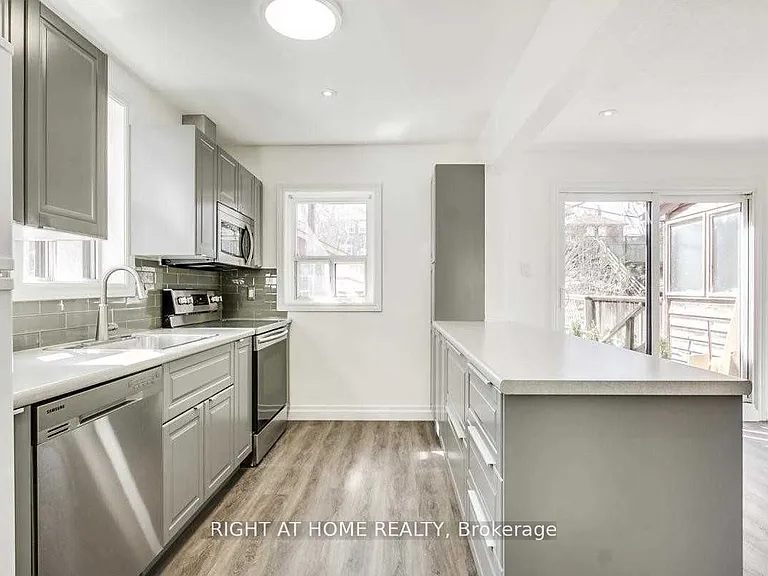 1738 Bayview Ave — Photo 7