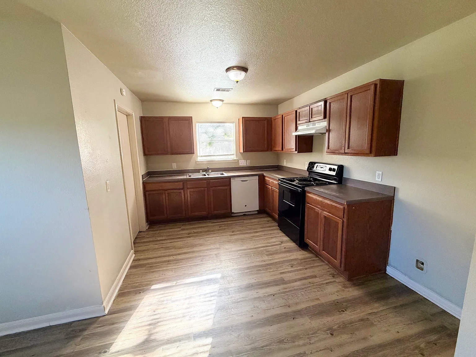 4 bed, 1520 sqft, $1,295 — Photo 4
