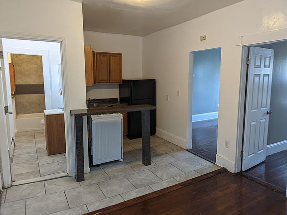 2nd image of 5 Putnam St APT 2