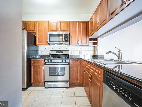 2nd image of 12148 Garden Grove Cir Unit 204