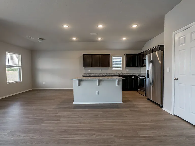 1721 Forest Dr — Photo 7