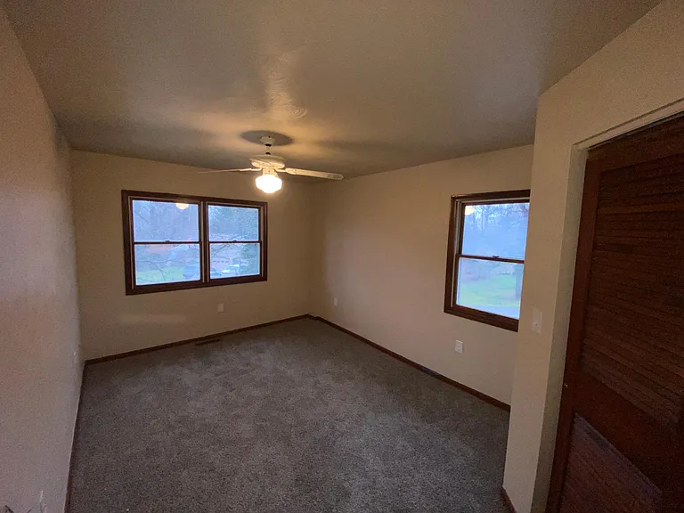 150 S Lakeside Dr #9 — Photo 3