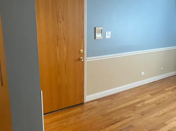 9631 Brandy Ct APT 1, Des Plaines, IL 60016