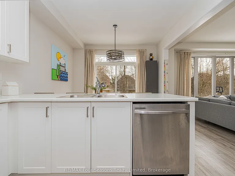 40 Kirby Ave — Photo 6