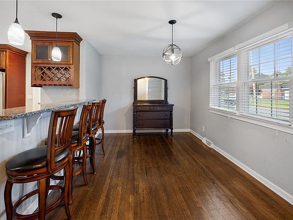 3rd image of 440 collington Drive