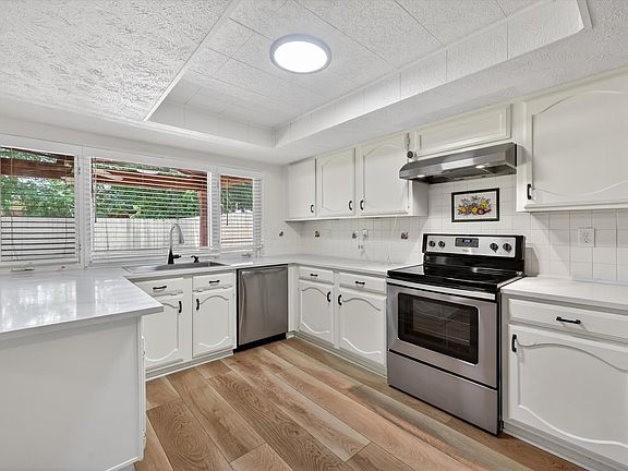 5th image of 4304 Crabapple St