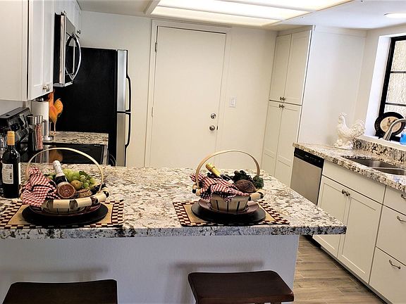 5th image of 990 E Paseo Del Oro