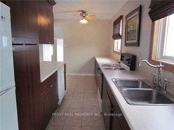 2nd image of 785 Greenfield Cres