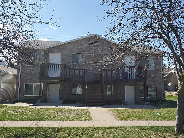 Updated 2 Bedroom! — Photo 6