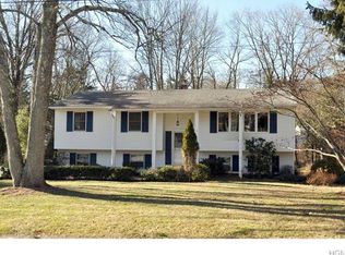 2753 Moreland St, Yorktown Heights, NY 10598