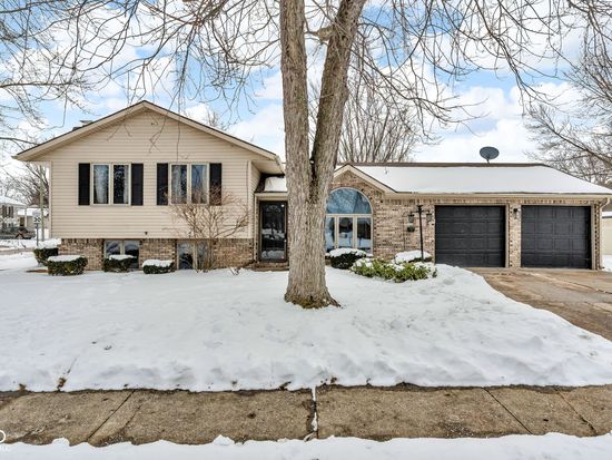 1821 Cricket Hill Dr, Kokomo, IN 46902