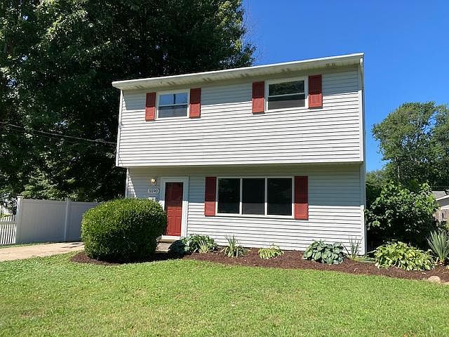Welcome to 5590 Green Oak. Come visit the open houses this week-end 5-7 Saturday and Sunday.
