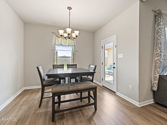 4th image of 214 Hunters Hill Dr