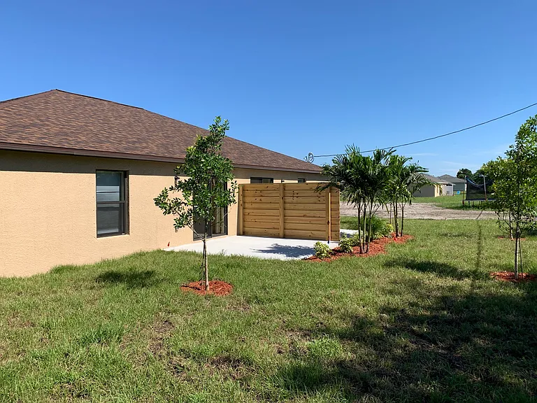 3827 SW 8th Ct — Photo 22