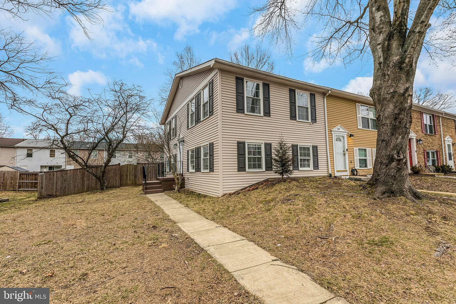 1057 Dorset Dr photo 1