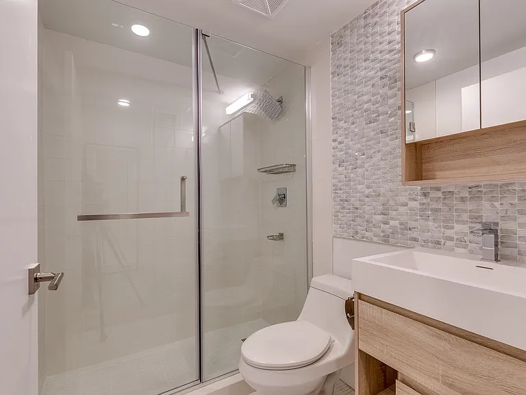 1425 Haro St #105 — Photo 12