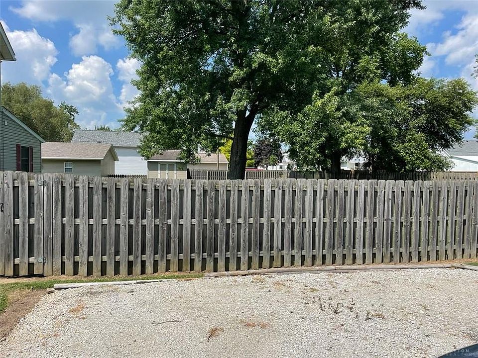 2nd image of 200 W Poplar St
