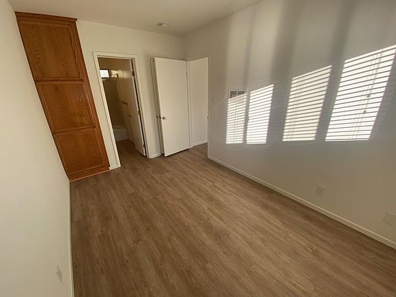 2nd image of 4036 1/2 Manhattan Beach Blvd