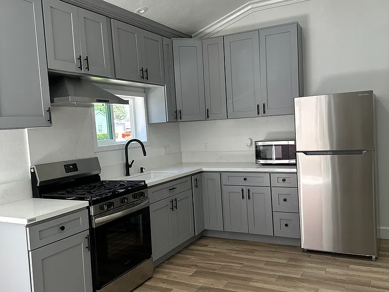 2556 E 220th St #1/2 — Photo 14