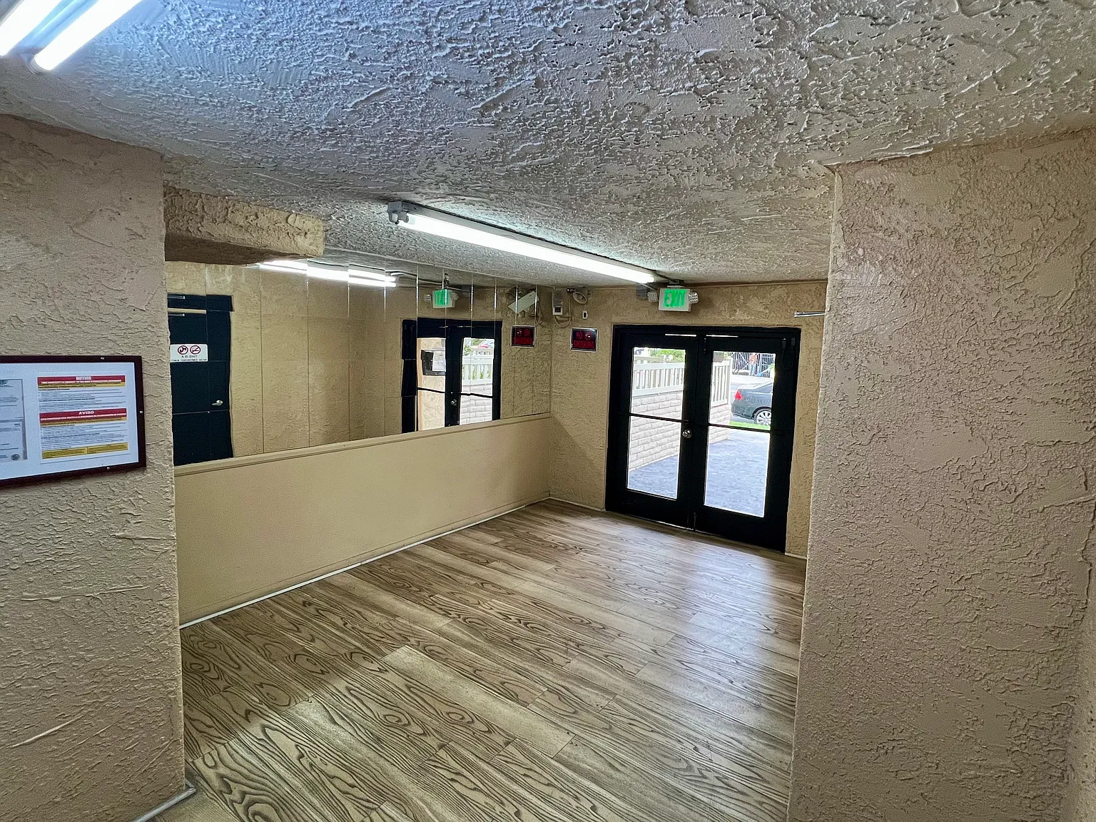 401 S. Hobart Ave — Photo 3