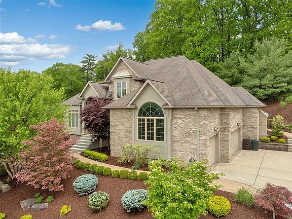 2nd image of 1207 Twelve Oaks Ct