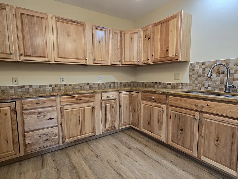 542 Iron St — Photo 4