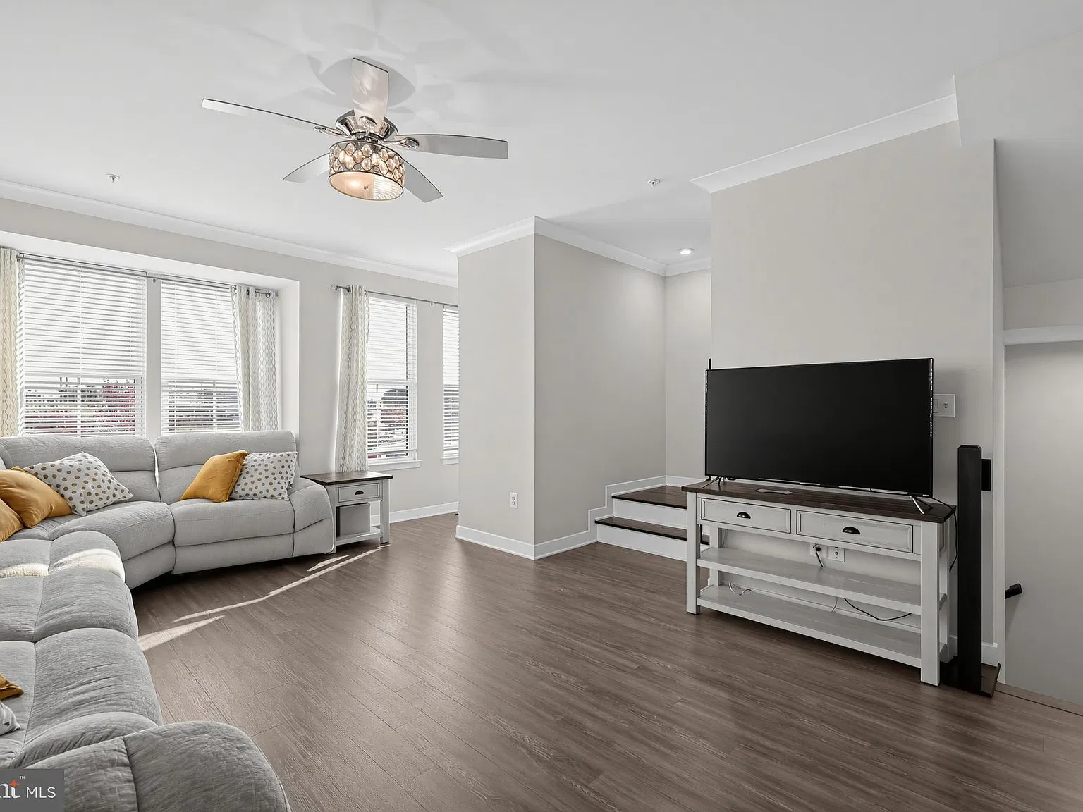 3 bed, 3.5 bath, 2568 sqft, $4,000 — Photo 4