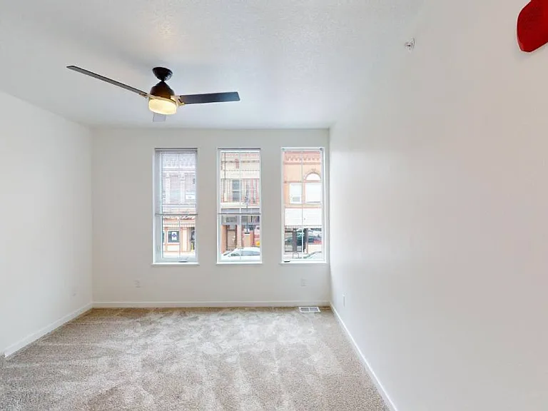 121 N Federal Ave — Photo 8