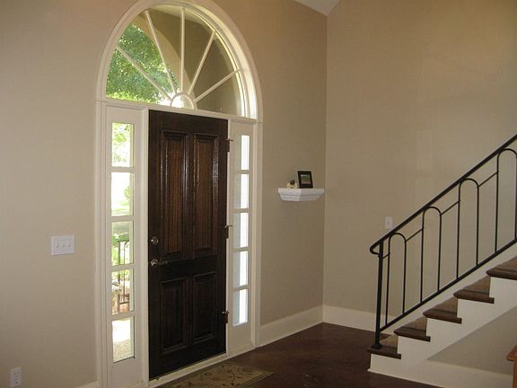 4th image of 647 Kensington Ct