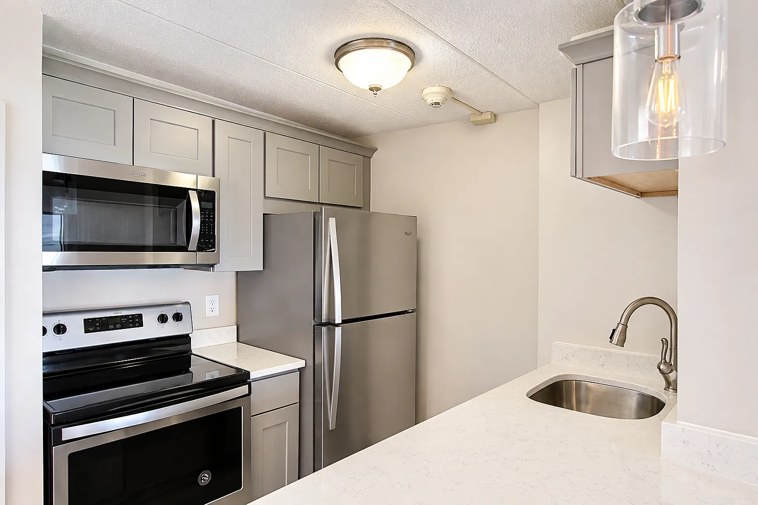 Studio, 506 sqft, $1,900 — Photo 2