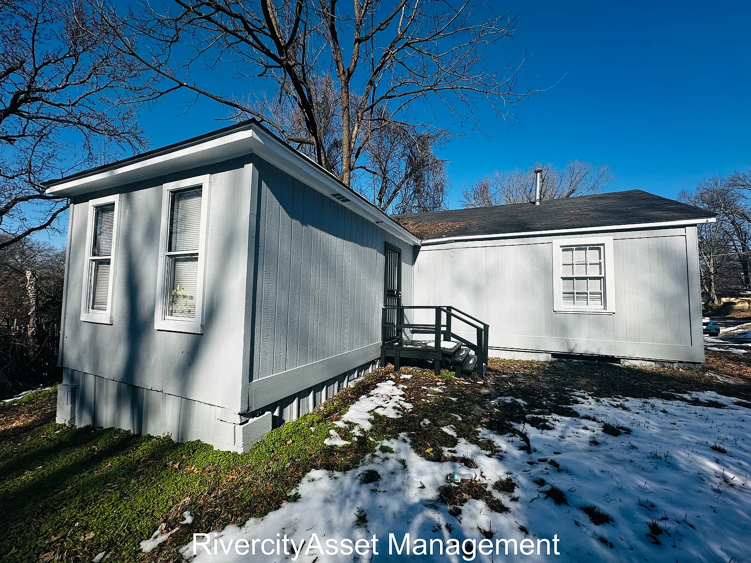 3 bed, 959 sqft, $995 — Photo 2