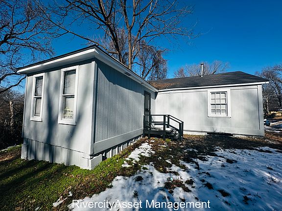 2nd image of 1911 The Oaks Ave