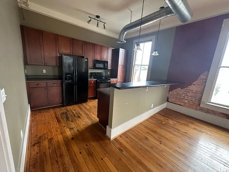 100 N Main St — Photo 15