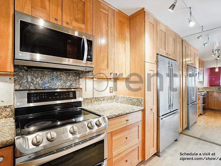 1350 California St #304 — Photo 4