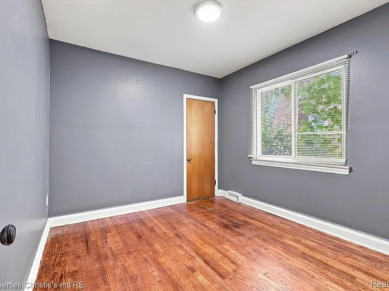 10024 Mark Twain St — Photo 7