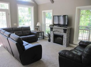 128 Beechwood Ln, Leesport, PA 19533
