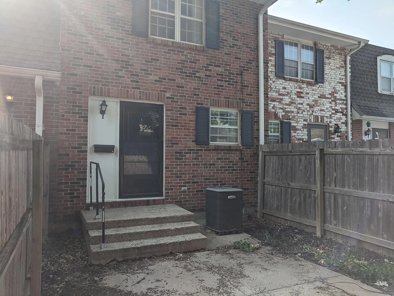2 bed, 1.5 bath, 1162 sqft, $1,400 — Photo 2