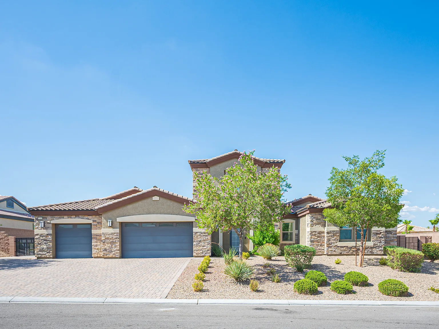 6 bed, 5085 sqft, $10,000 — Photo 1