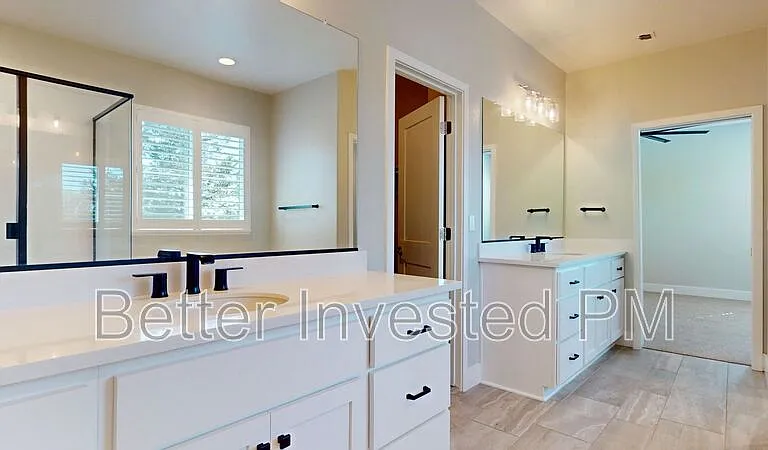 1437 Oak Cir — Photo 6