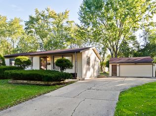 340 Willow Rd, Wauconda, IL 60084