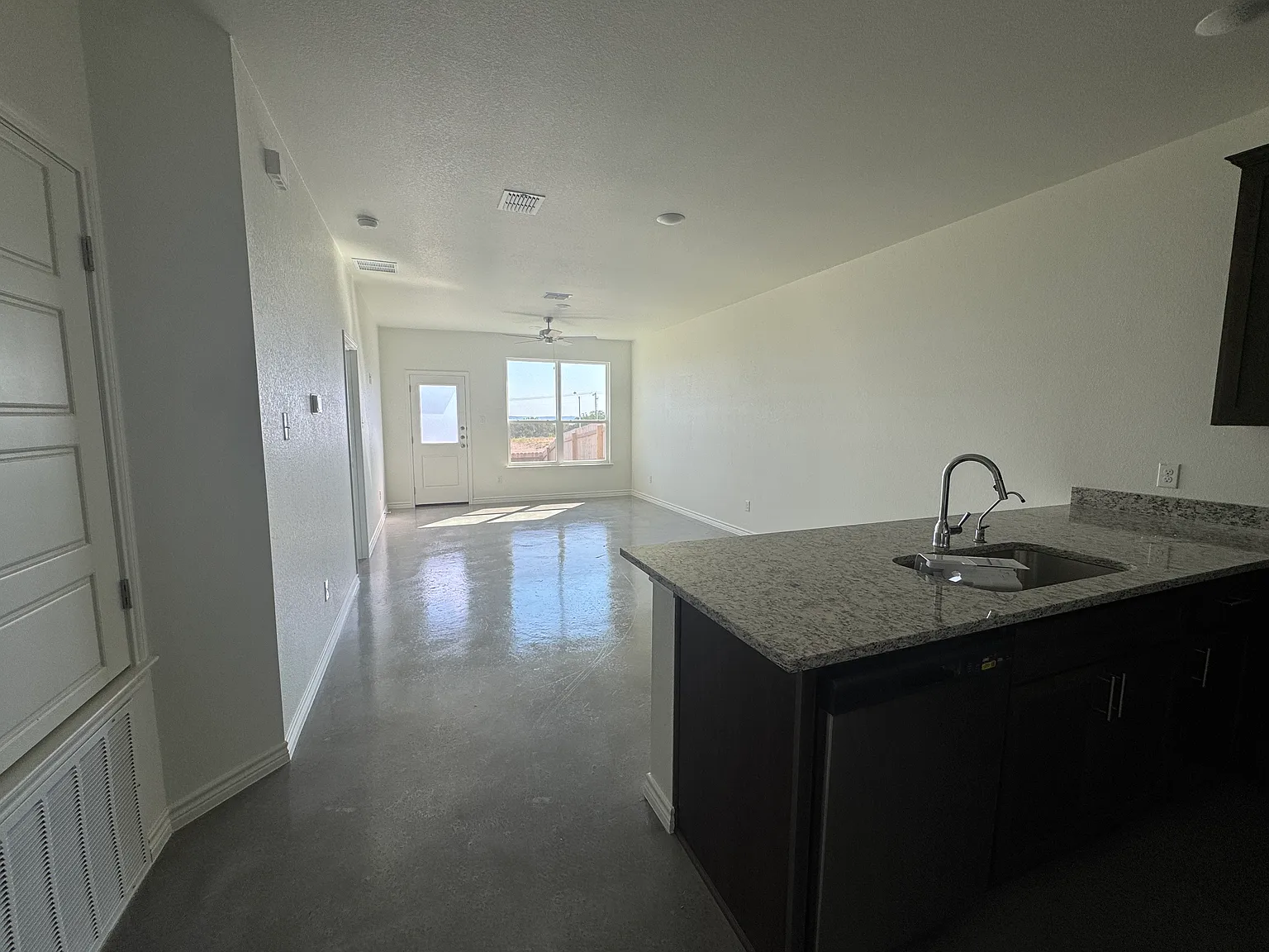 3 bed, 1175 sqft, $1,600 — Photo 3